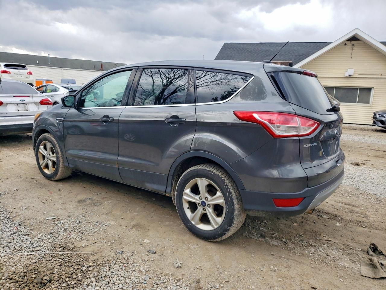 2016 FORD ESCAPE SE photo 4