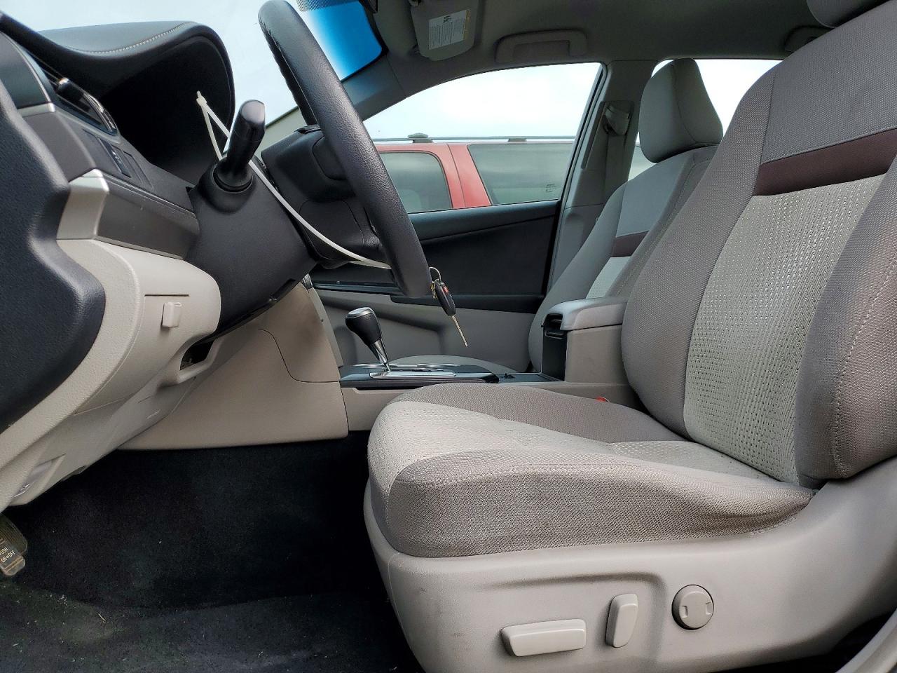 2012 TOYOTA CAMRY LE photo 19