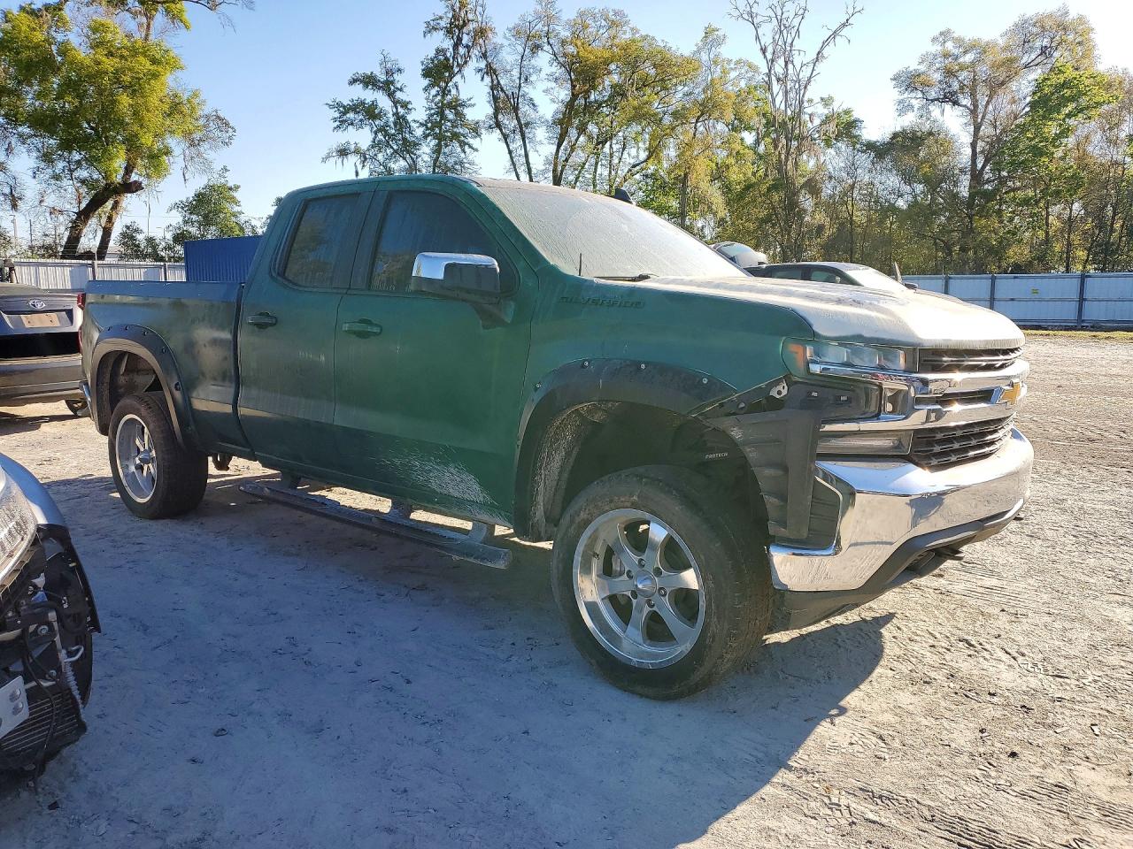 2020 CHEVROLET SILVERADO K1500 LT photo 4