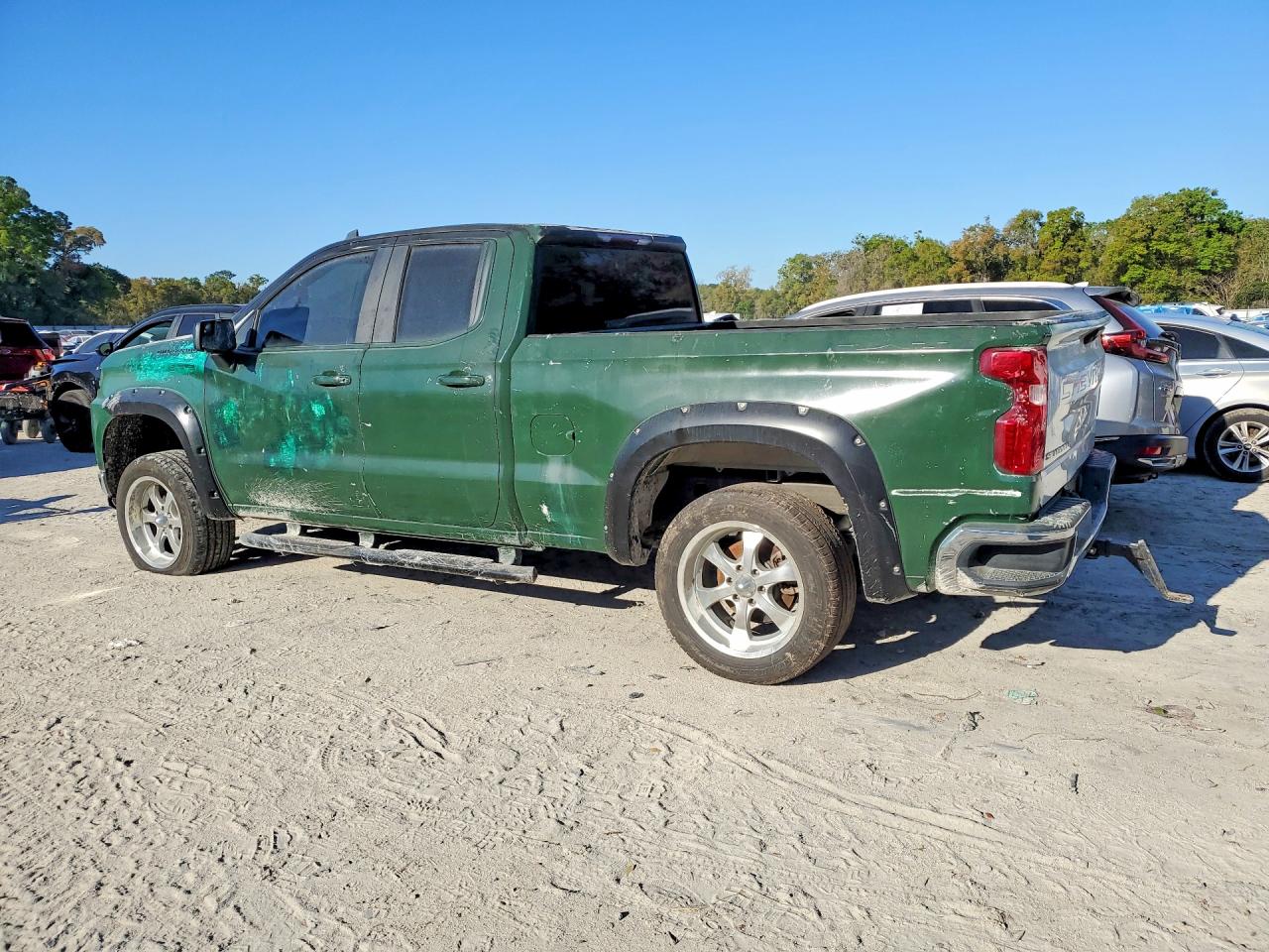 2020 CHEVROLET SILVERADO K1500 LT photo 2