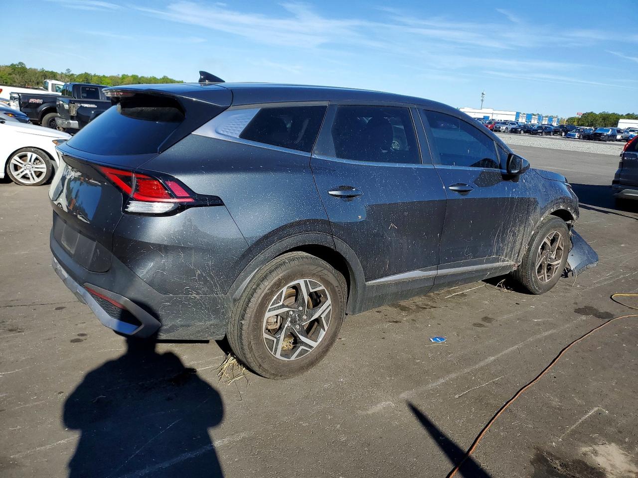 2023 KIA SPORTAGE LX photo 3
