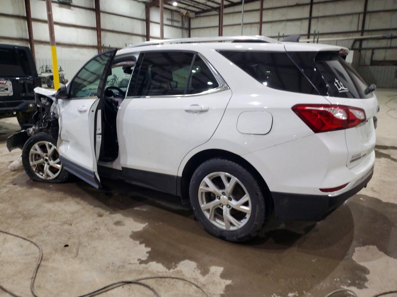 2020 CHEVROLET EQUINOX LT photo 3