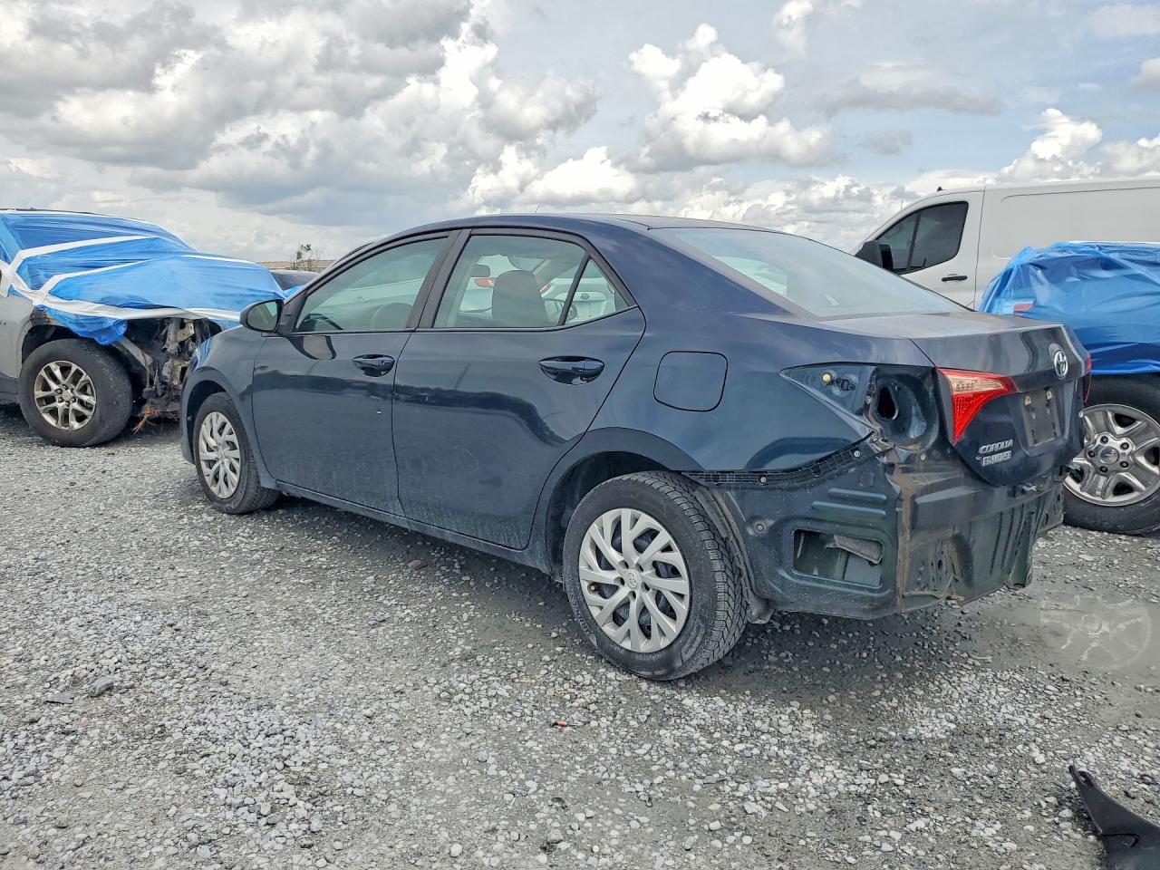 2018 TOYOTA COROLLA LE photo 4
