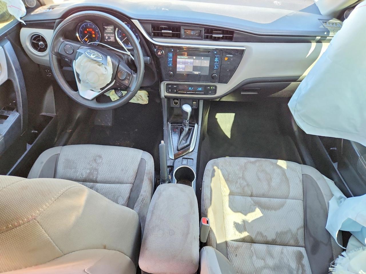 2017 TOYOTA COROLLA LE photo 15