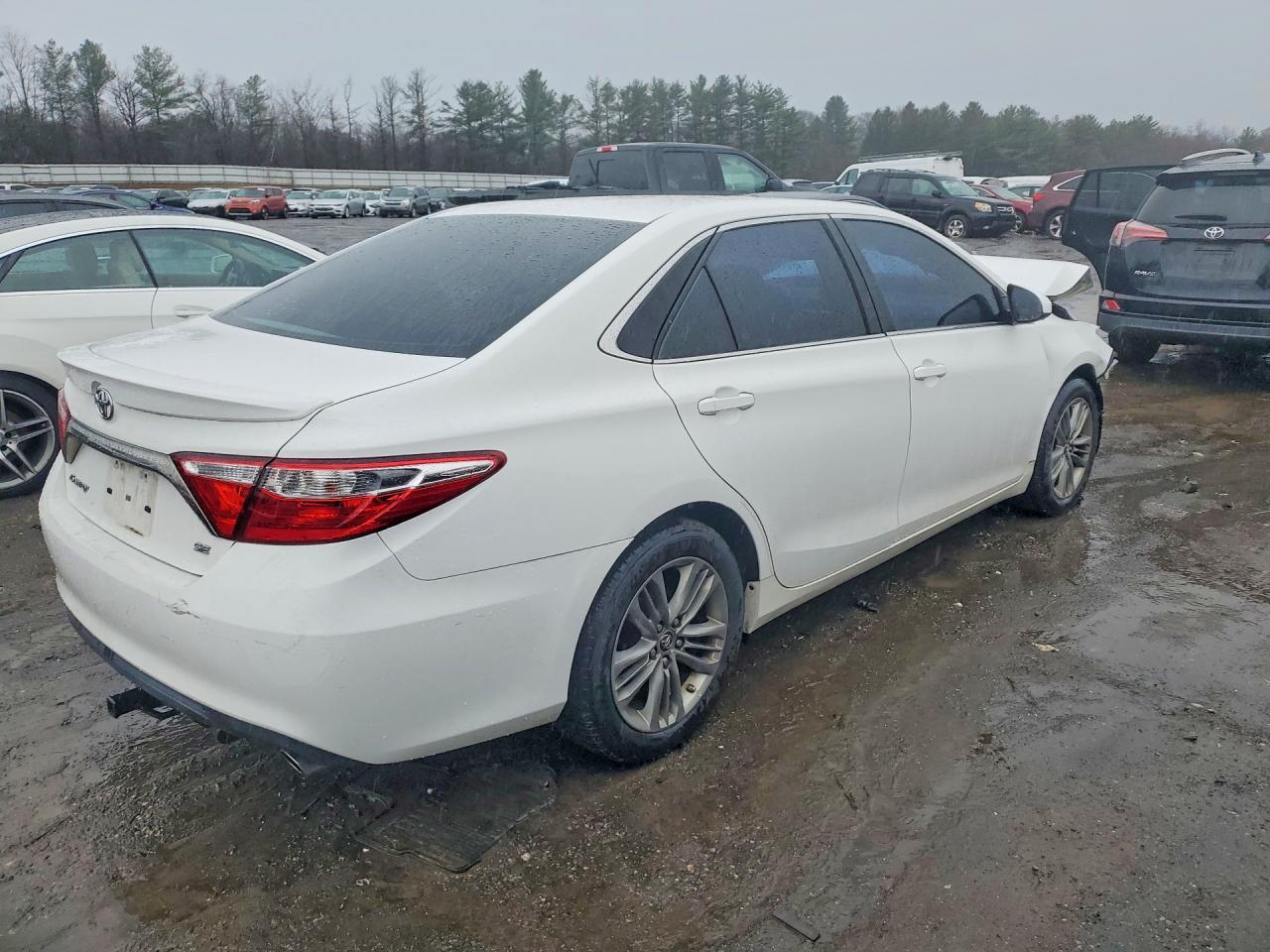 2015 TOYOTA CAMRY SE photo 7