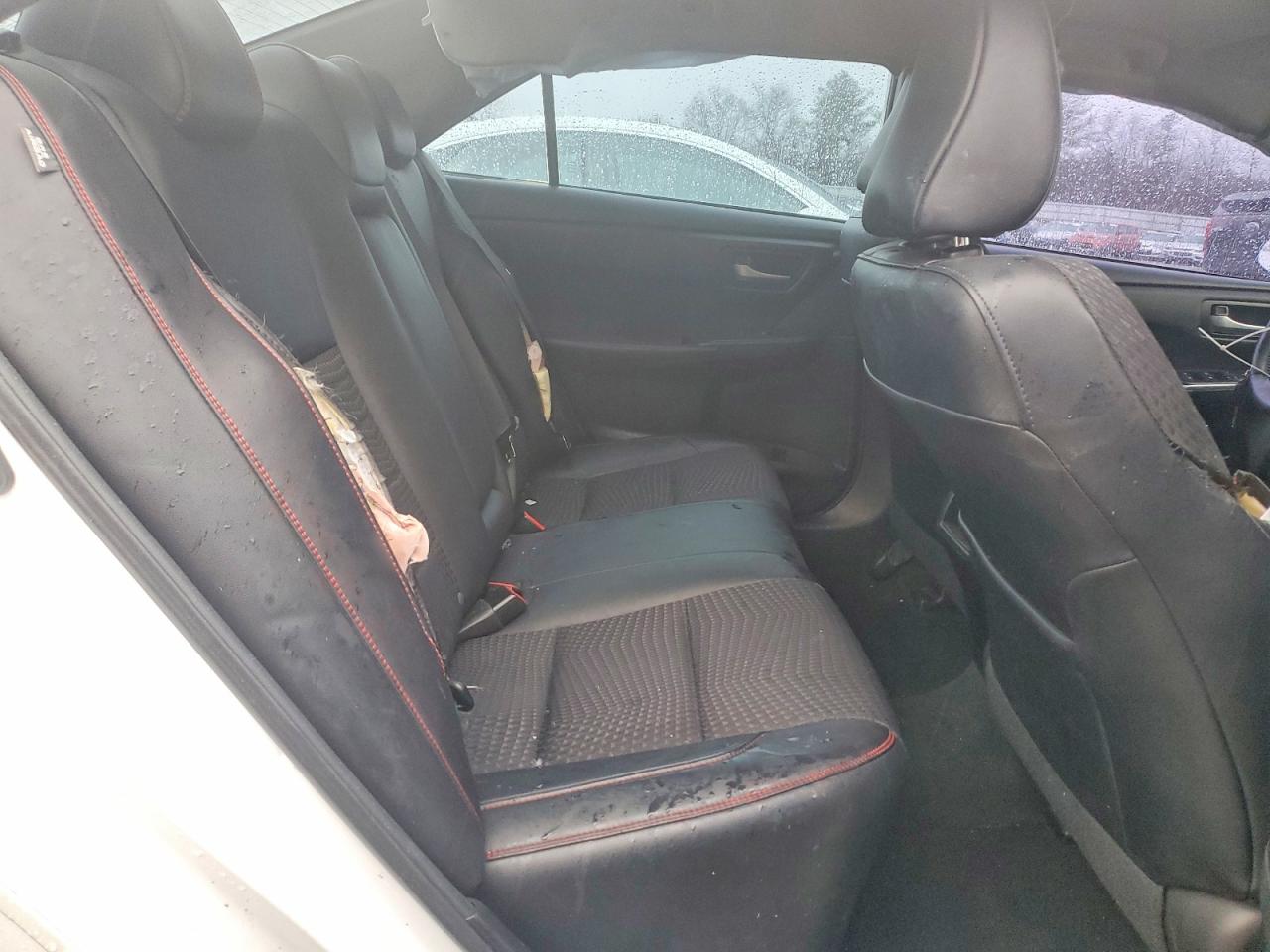2015 TOYOTA CAMRY SE photo 28
