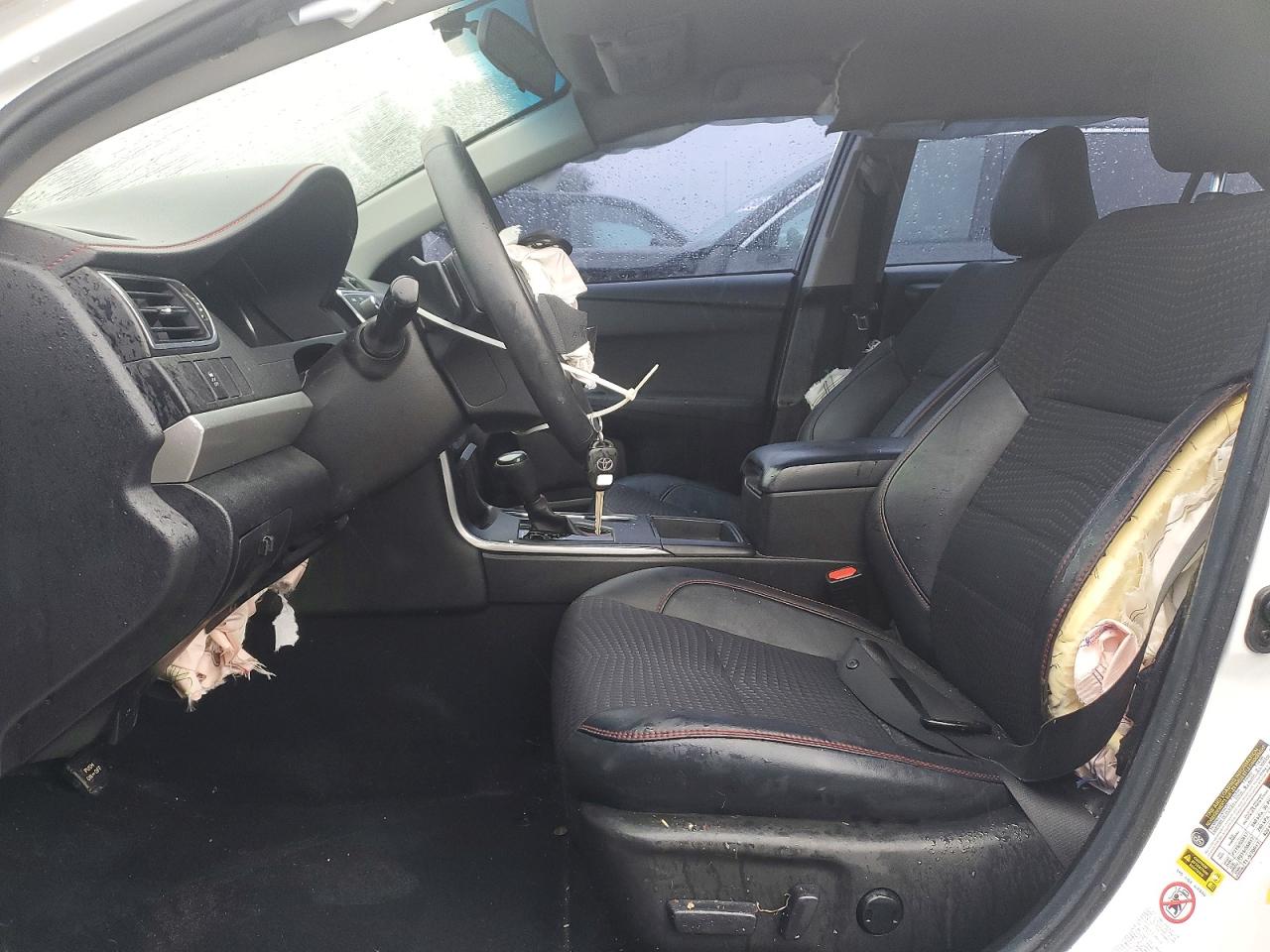 2015 TOYOTA CAMRY SE photo 19