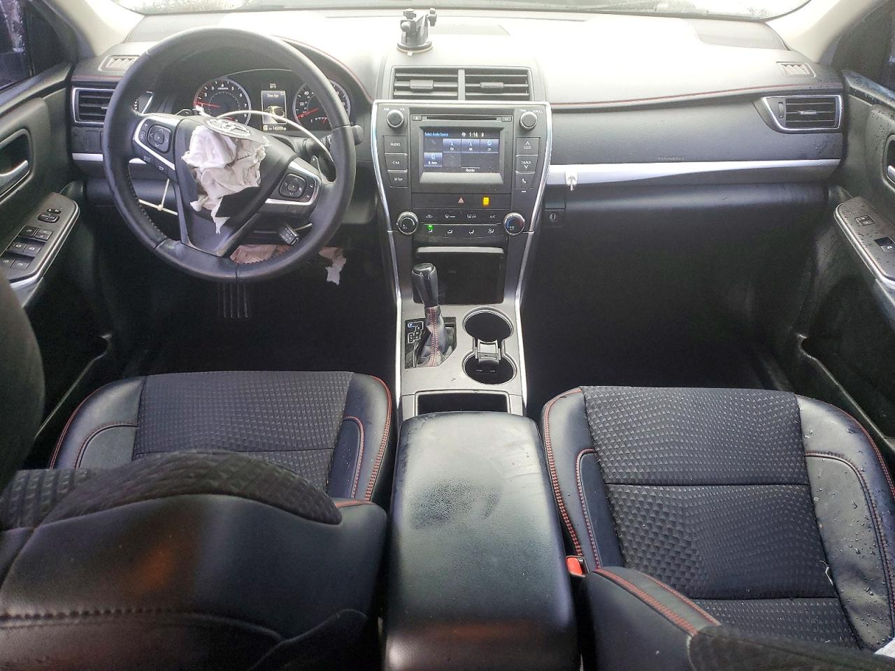 2015 TOYOTA CAMRY SE photo 22