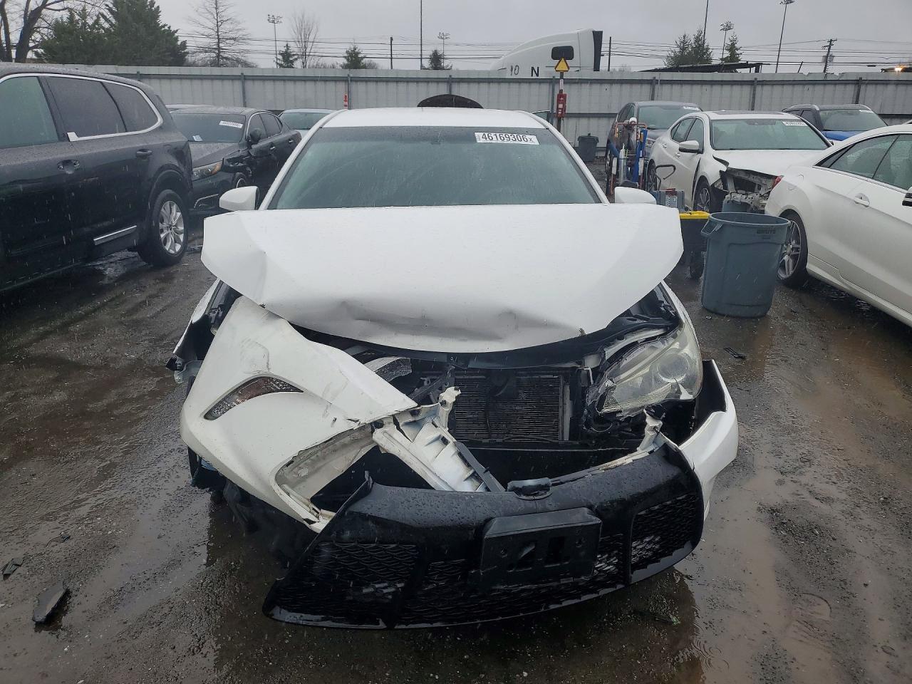 2015 TOYOTA CAMRY SE photo 13