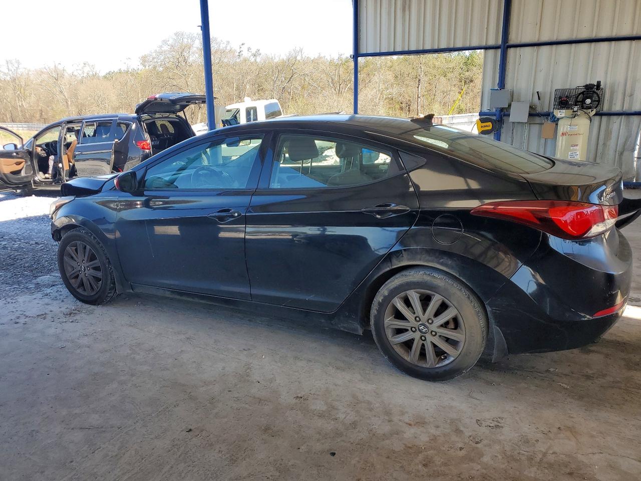 2015 HYUNDAI ELANTRA SE photo 2