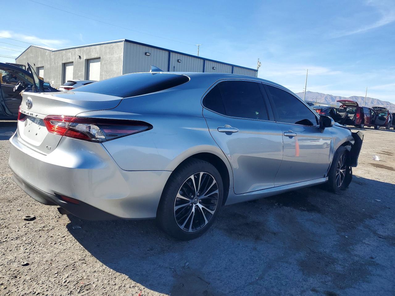 2021 TOYOTA CAMRY LE photo 3