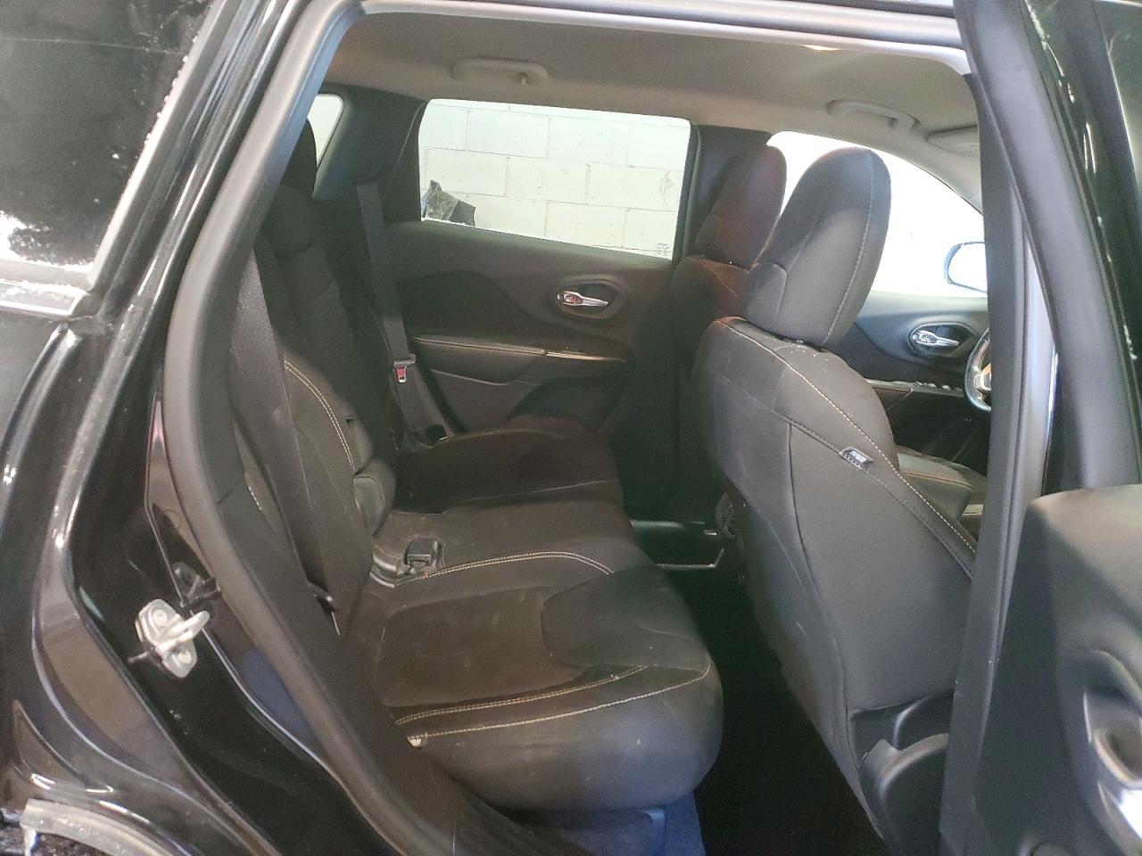 2016 JEEP CHEROKEE LATITUDE photo 11