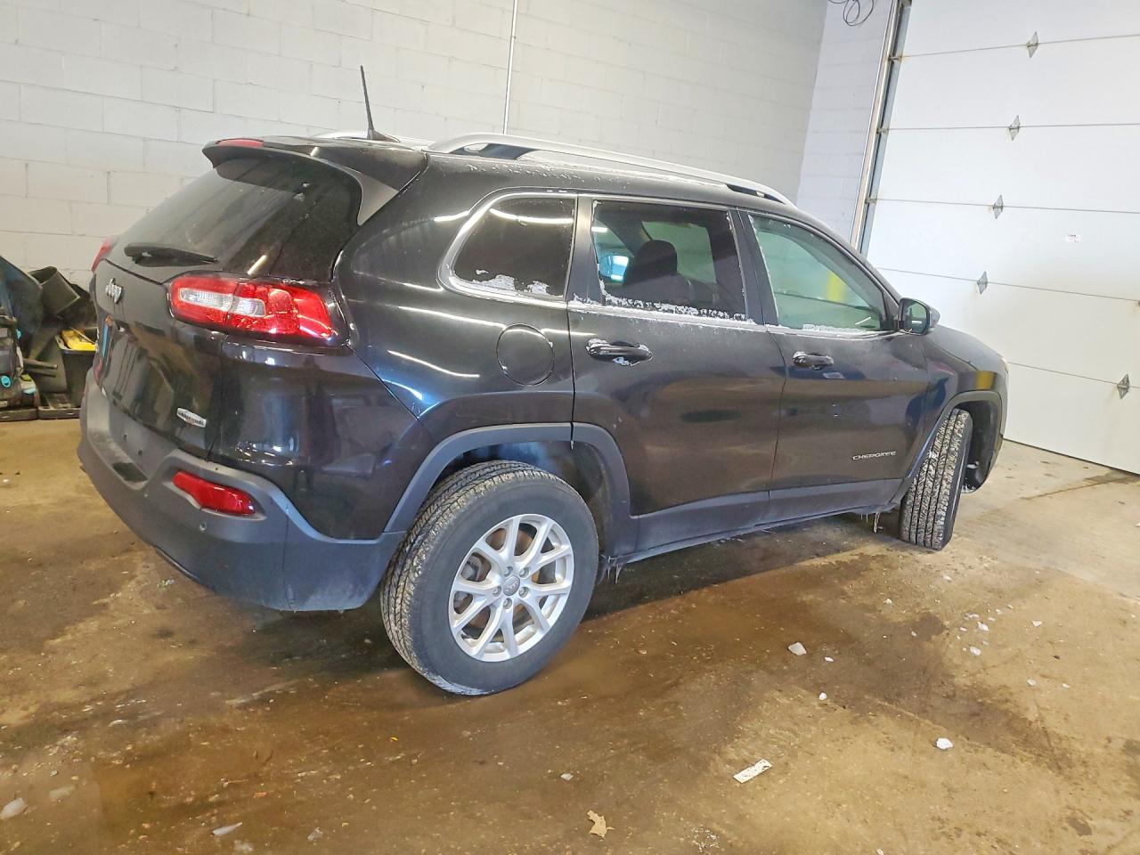 2016 JEEP CHEROKEE LATITUDE photo 3