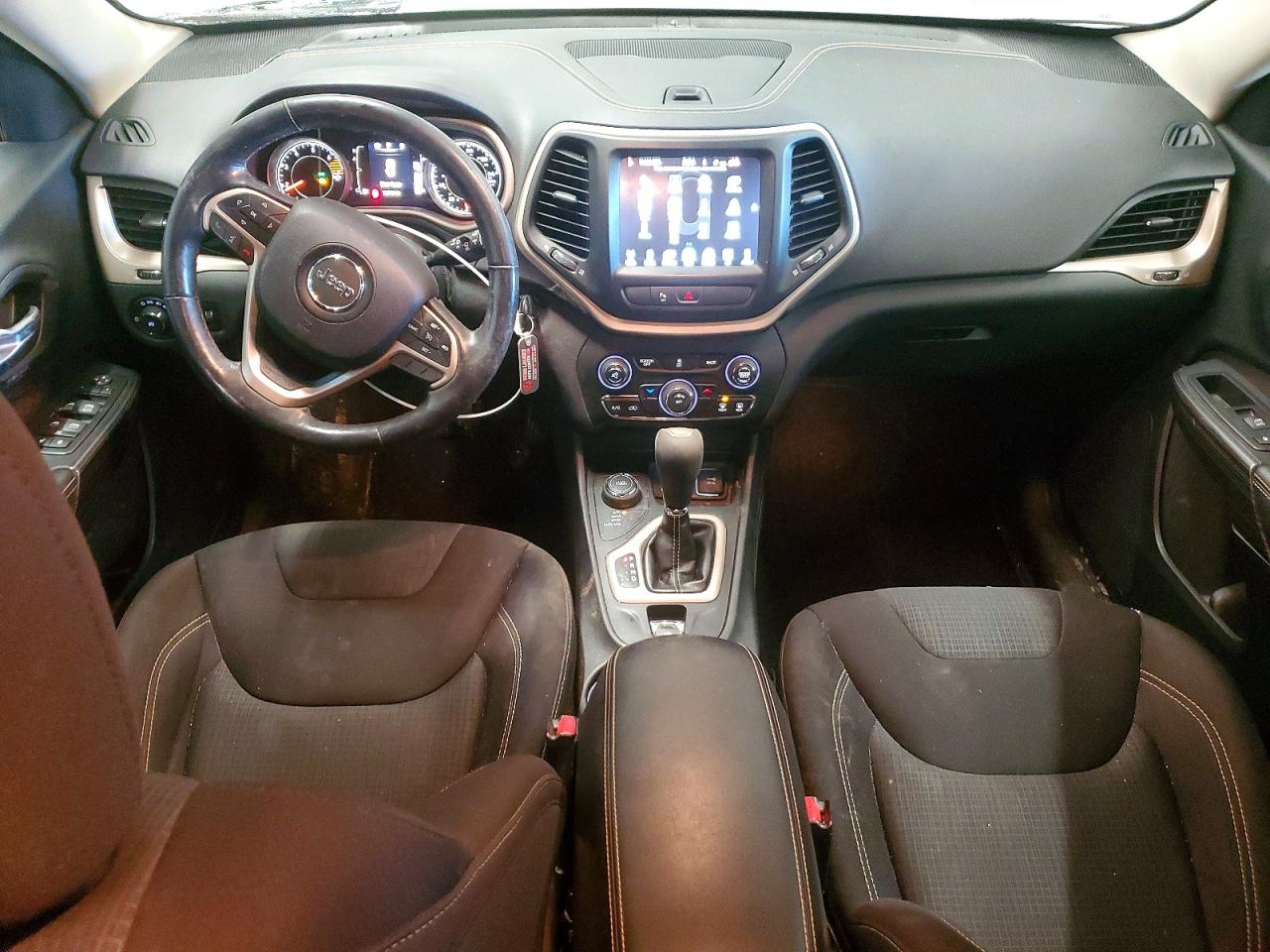 2016 JEEP CHEROKEE LATITUDE photo 8