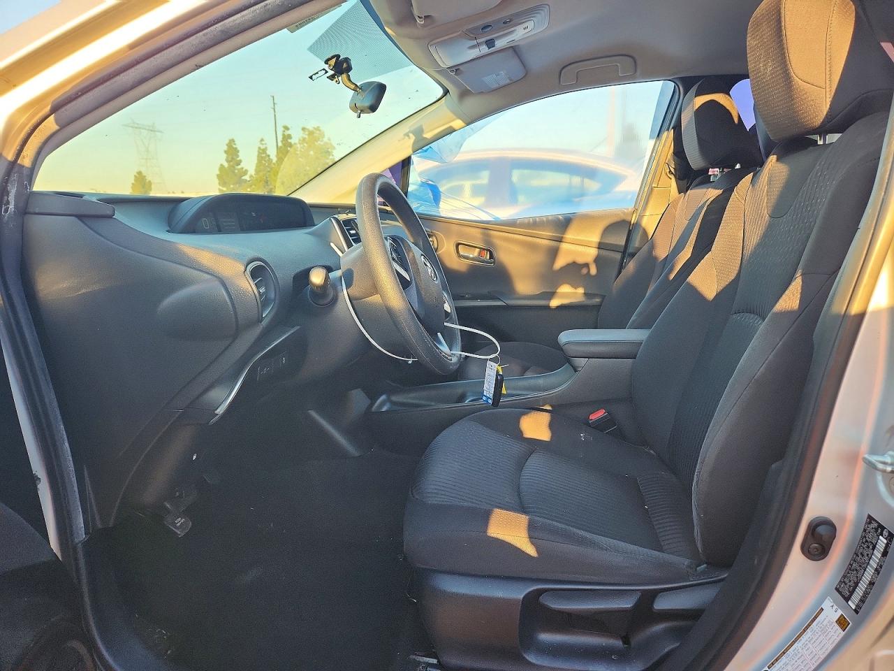 2016 TOYOTA PRIUS TWO photo 19