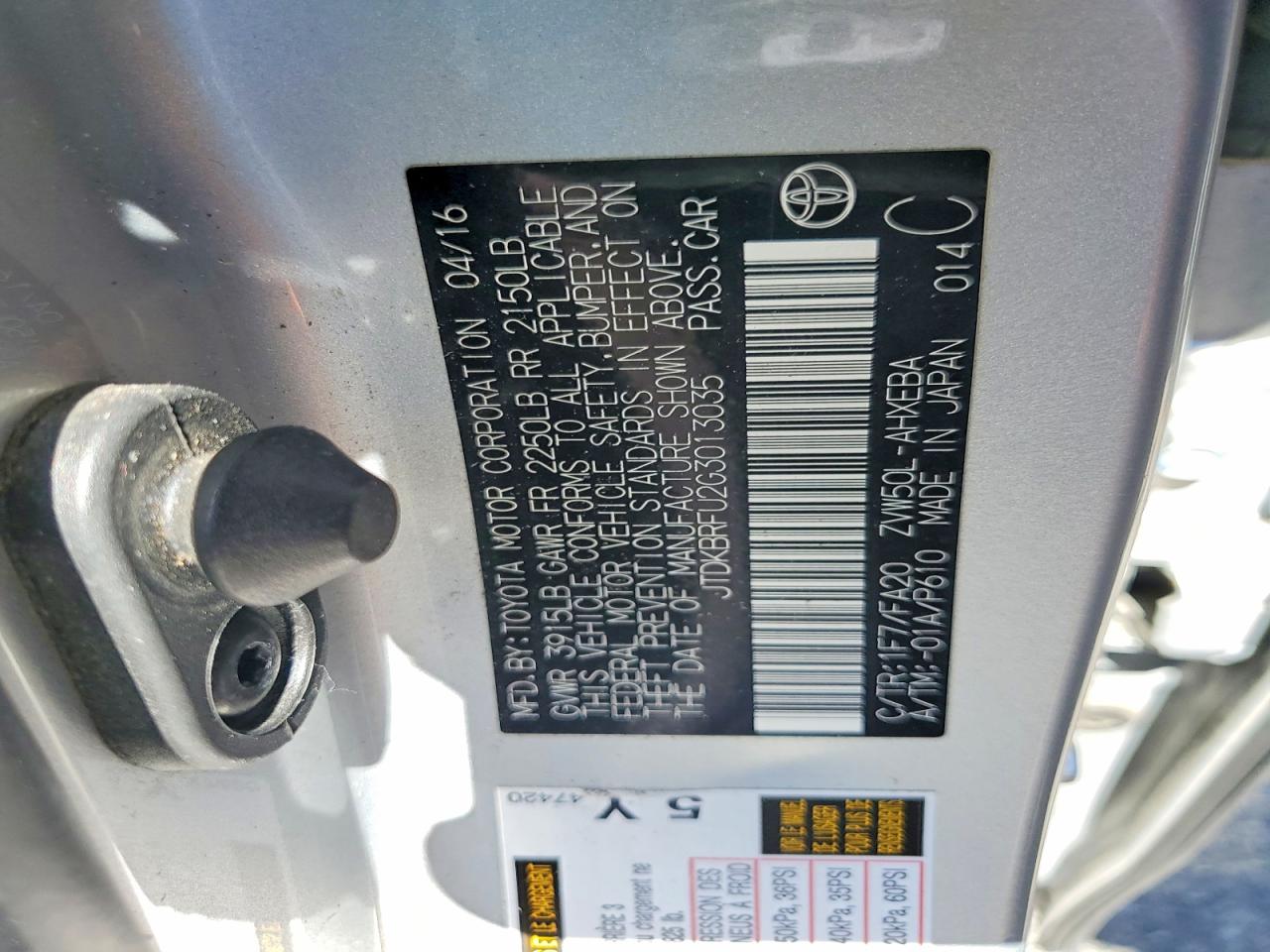 2016 TOYOTA PRIUS TWO photo 37