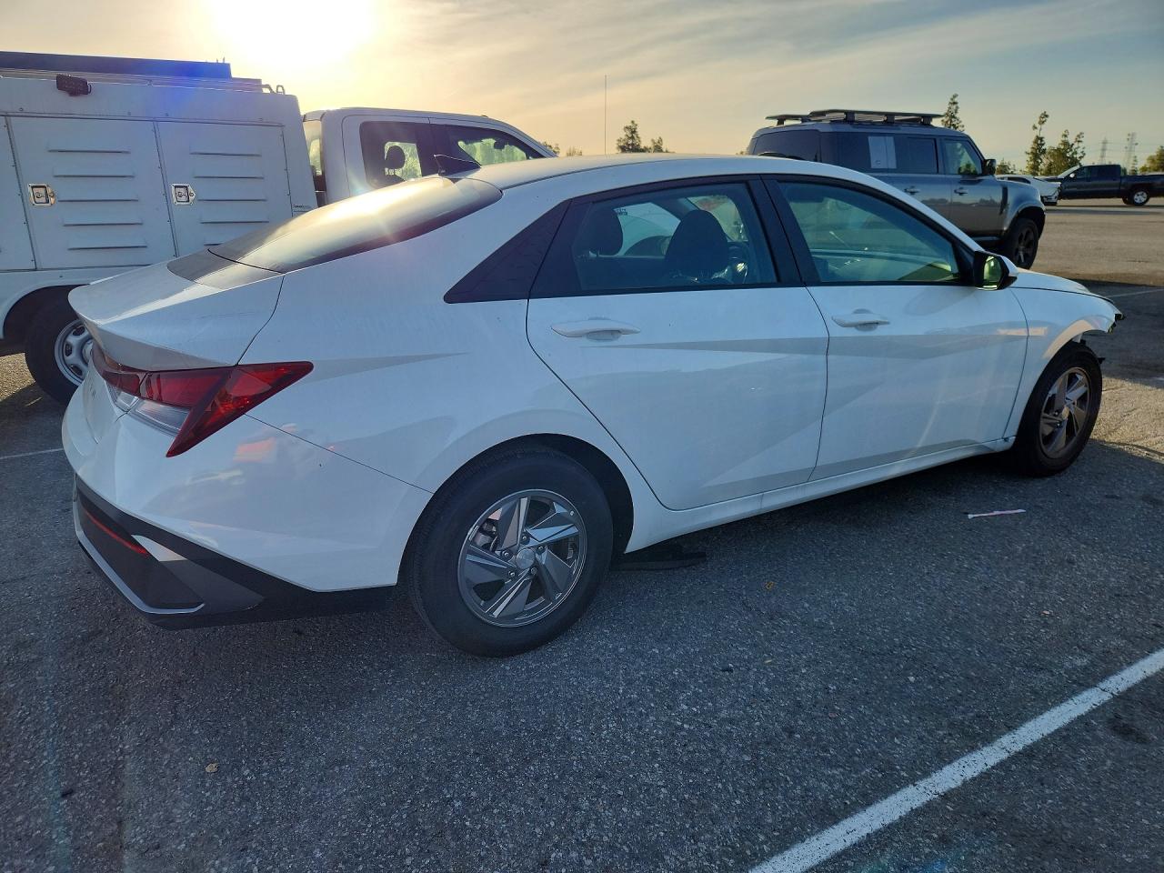 2025 HYUNDAI ELANTRA SE photo 5