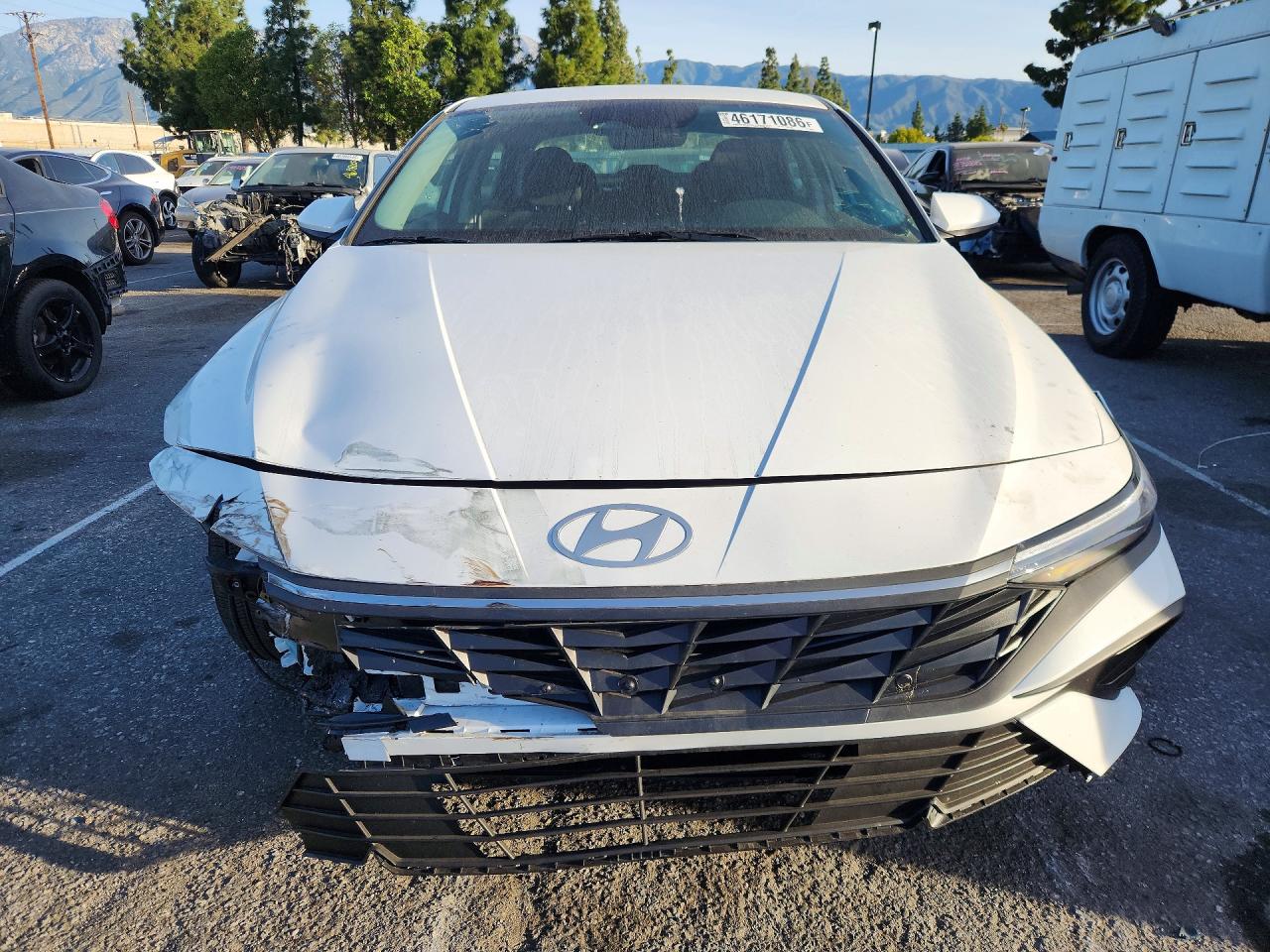 2025 HYUNDAI ELANTRA SE photo 9