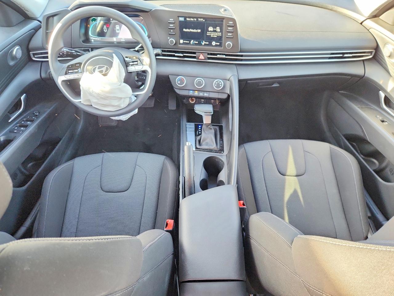 2025 HYUNDAI ELANTRA SE photo 15