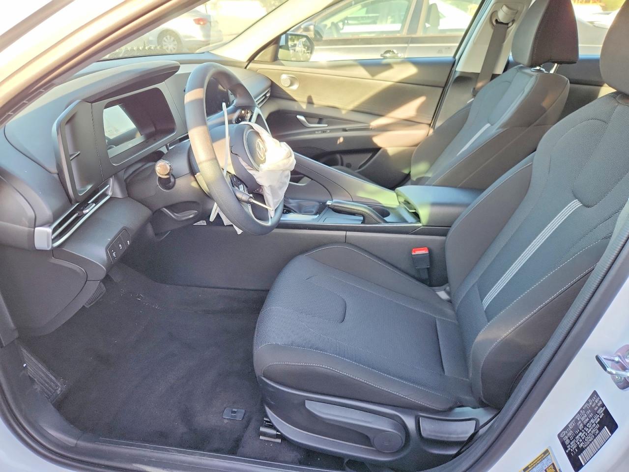 2025 HYUNDAI ELANTRA SE photo 13