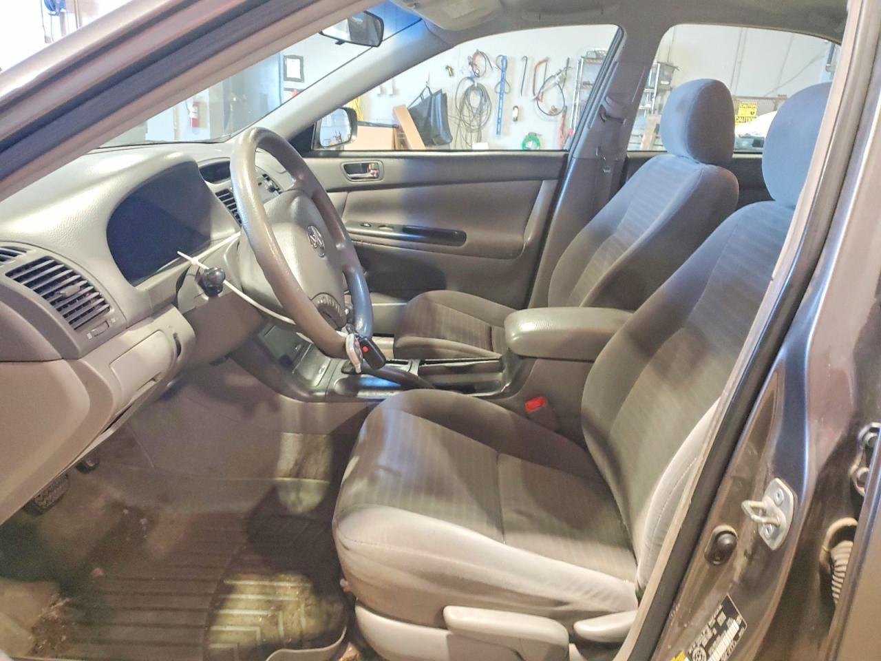 2005 TOYOTA CAMRY photo 13