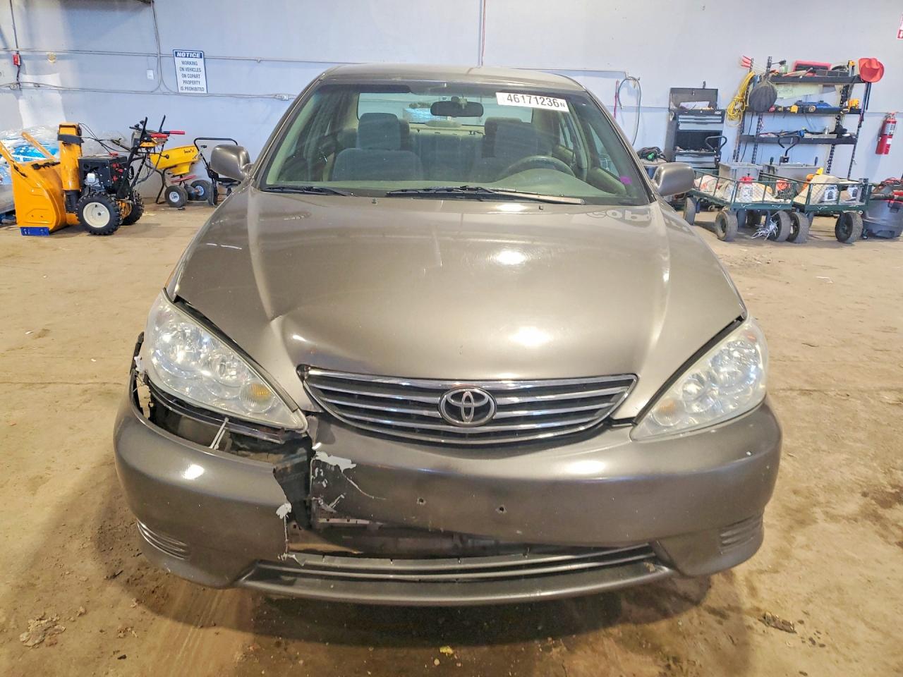 2005 TOYOTA CAMRY photo 9
