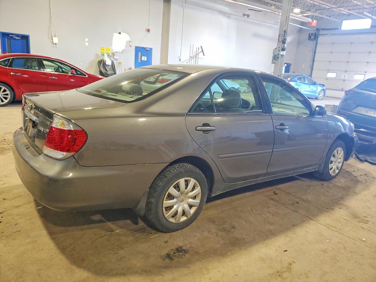 2005 TOYOTA CAMRY photo 5