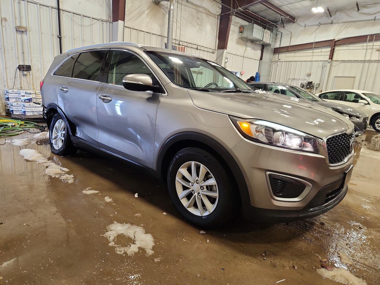2016 KIA SORENTO LX photo 7