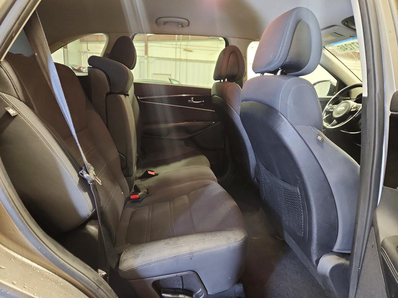 2016 KIA SORENTO LX photo 21