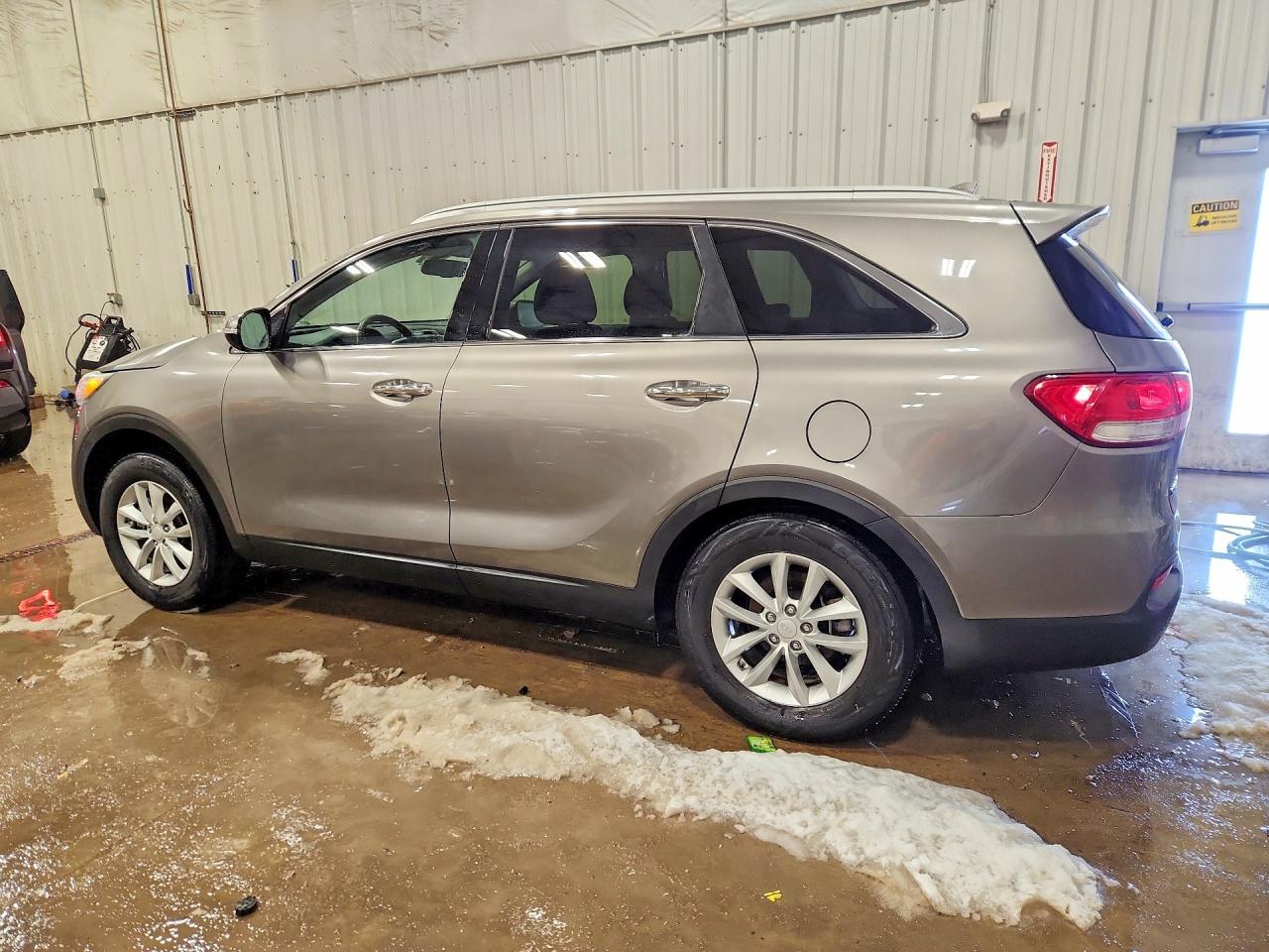 2016 KIA SORENTO LX photo 3