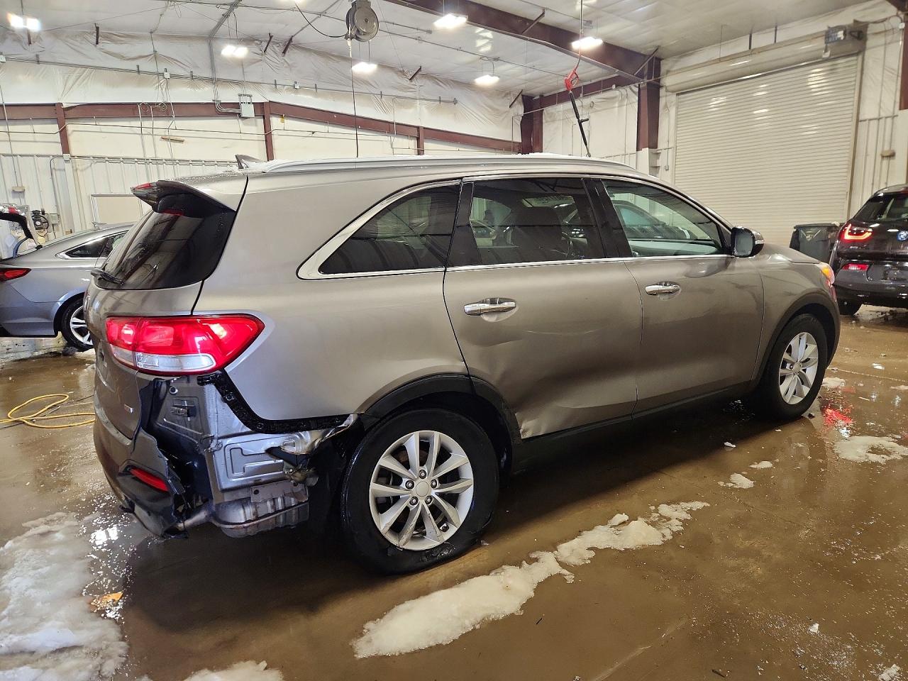 2016 KIA SORENTO LX photo 5