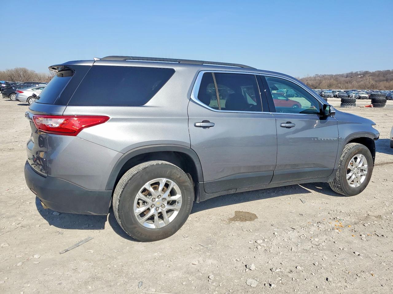 2020 CHEVROLET TRAVERSE LT photo 3