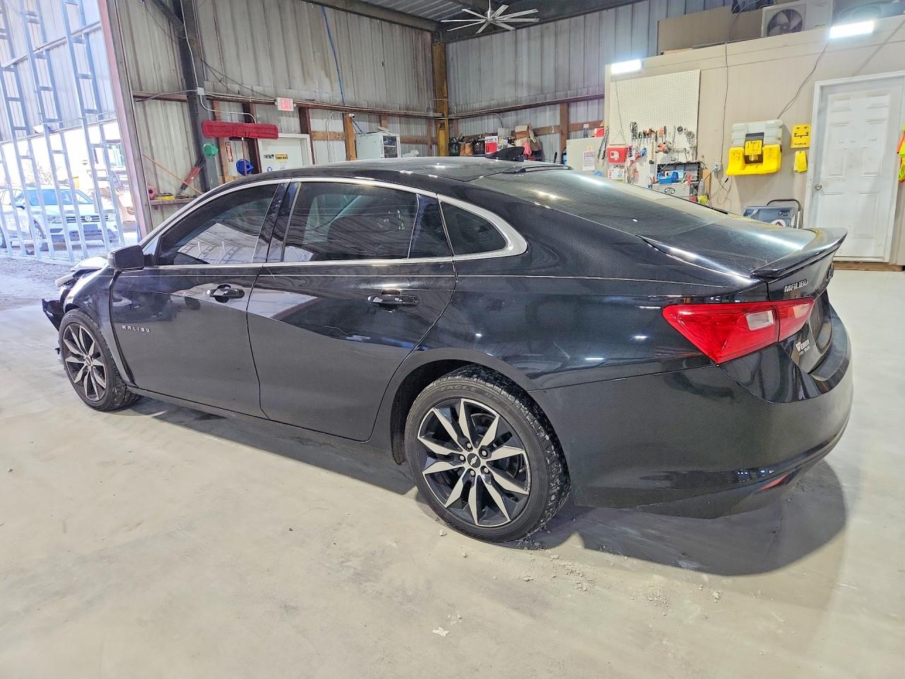 2018 CHEVROLET MALIBU LT photo 2