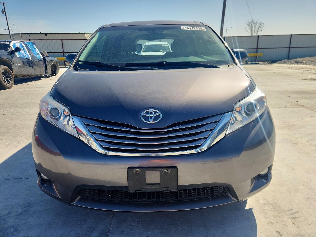 2017 TOYOTA SIENNA XLE 8-PASSENGER photo 5