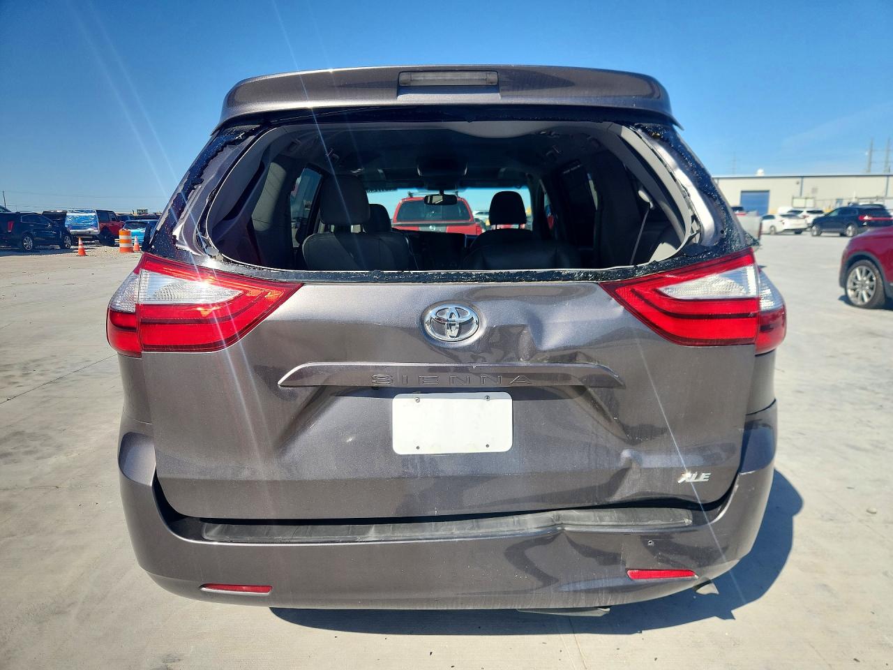 2017 TOYOTA SIENNA XLE 8-PASSENGER photo 6