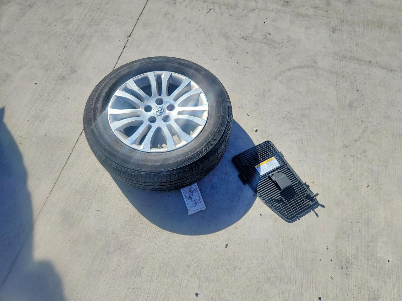 2017 TOYOTA SIENNA XLE 8-PASSENGER photo 13