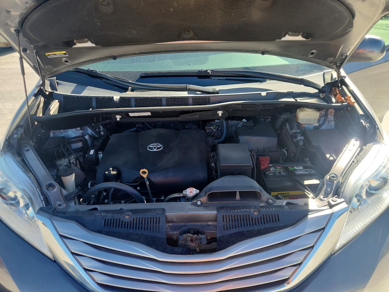 2017 TOYOTA SIENNA XLE 8-PASSENGER photo 12