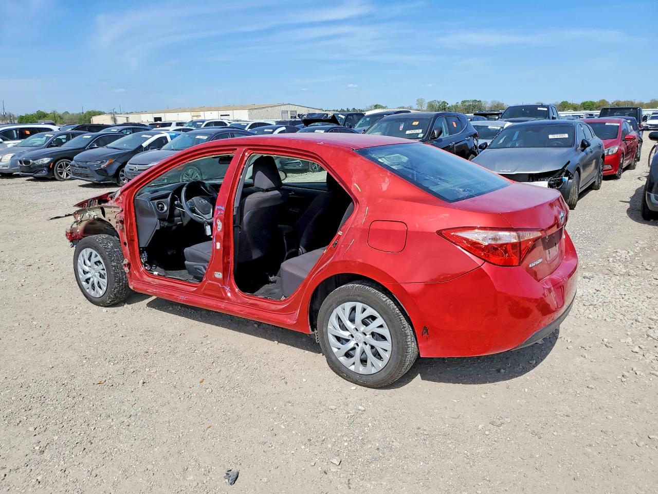 2018 TOYOTA COROLLA LE photo 3