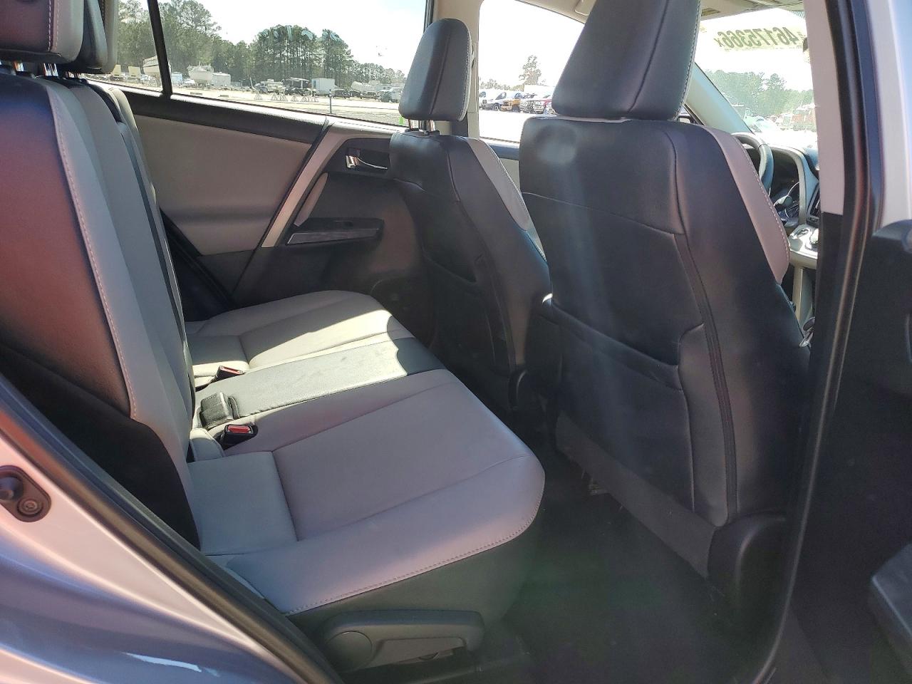 2017 TOYOTA RAV4 PLATINUM photo 11