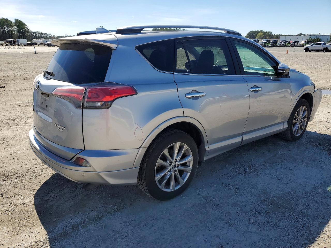 2017 TOYOTA RAV4 PLATINUM photo 3