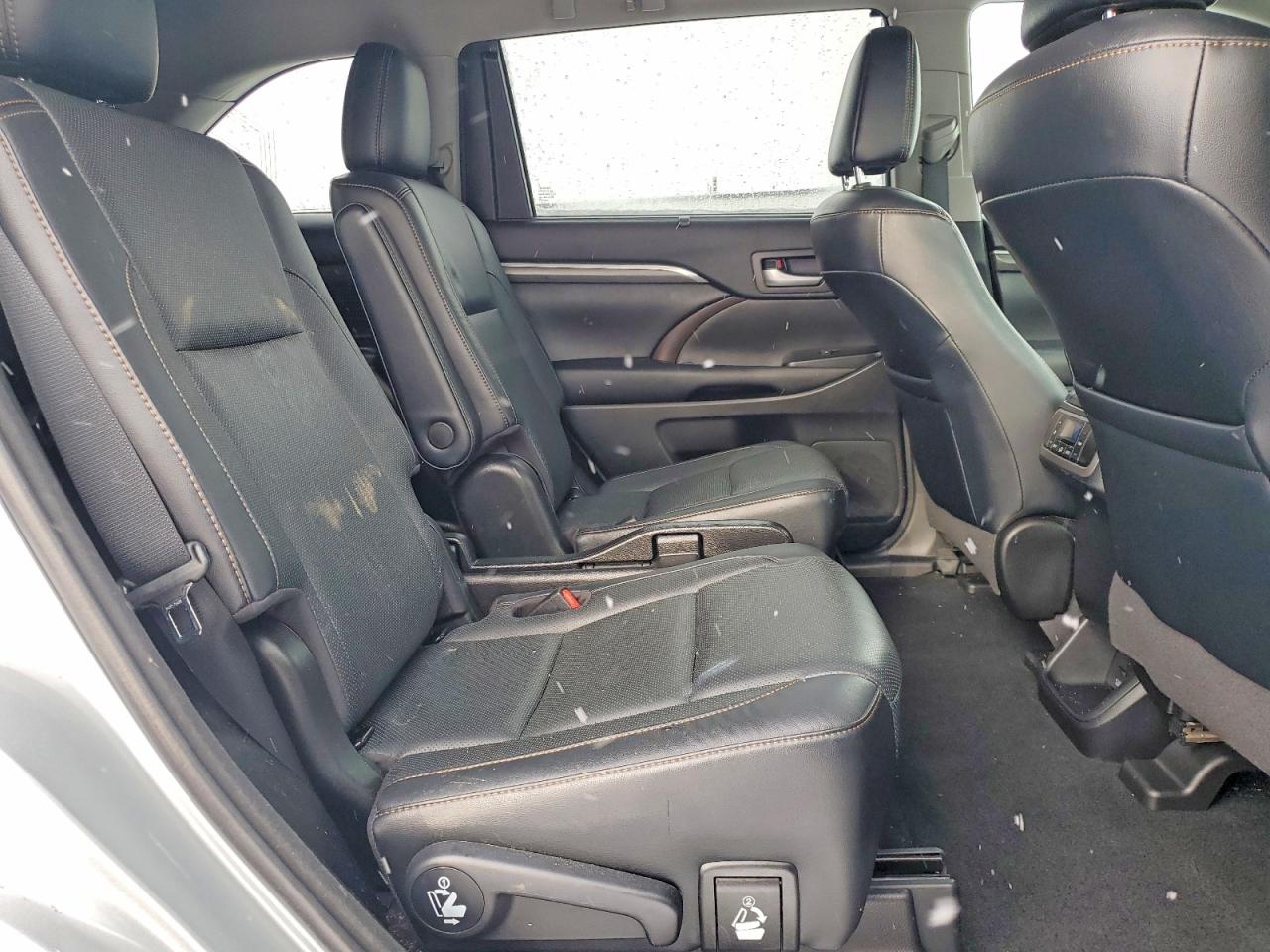 2018 TOYOTA HIGHLANDER LIMITED photo 31