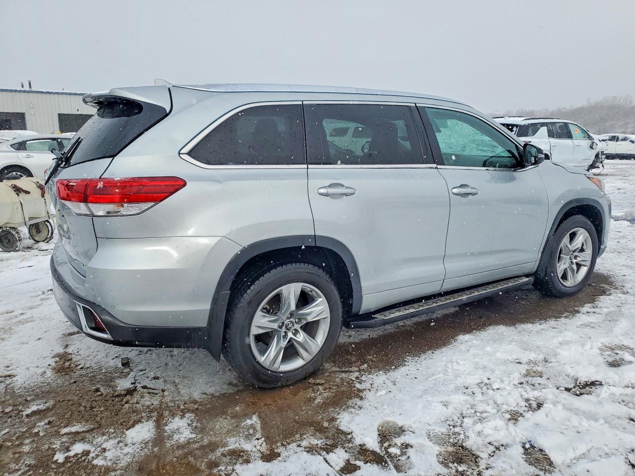 2018 TOYOTA HIGHLANDER LIMITED photo 7