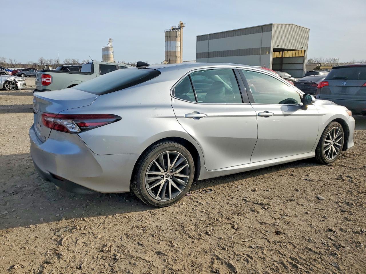 2022 TOYOTA CAMRY XLE photo 5