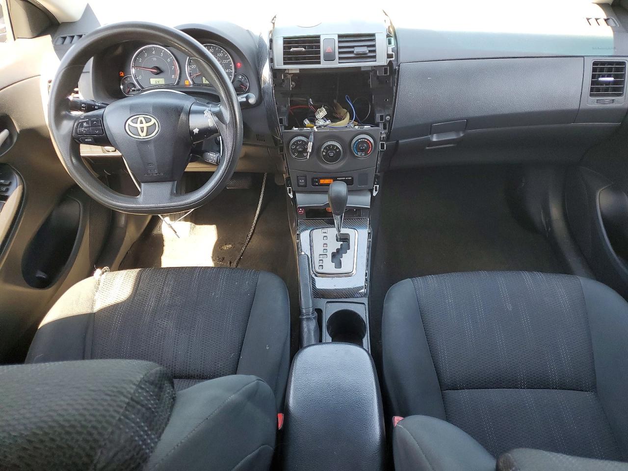 2011 TOYOTA COROLLA S photo 8
