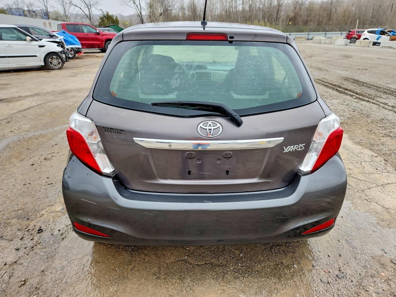 2012 TOYOTA YARIS 5-DOOR L photo 11