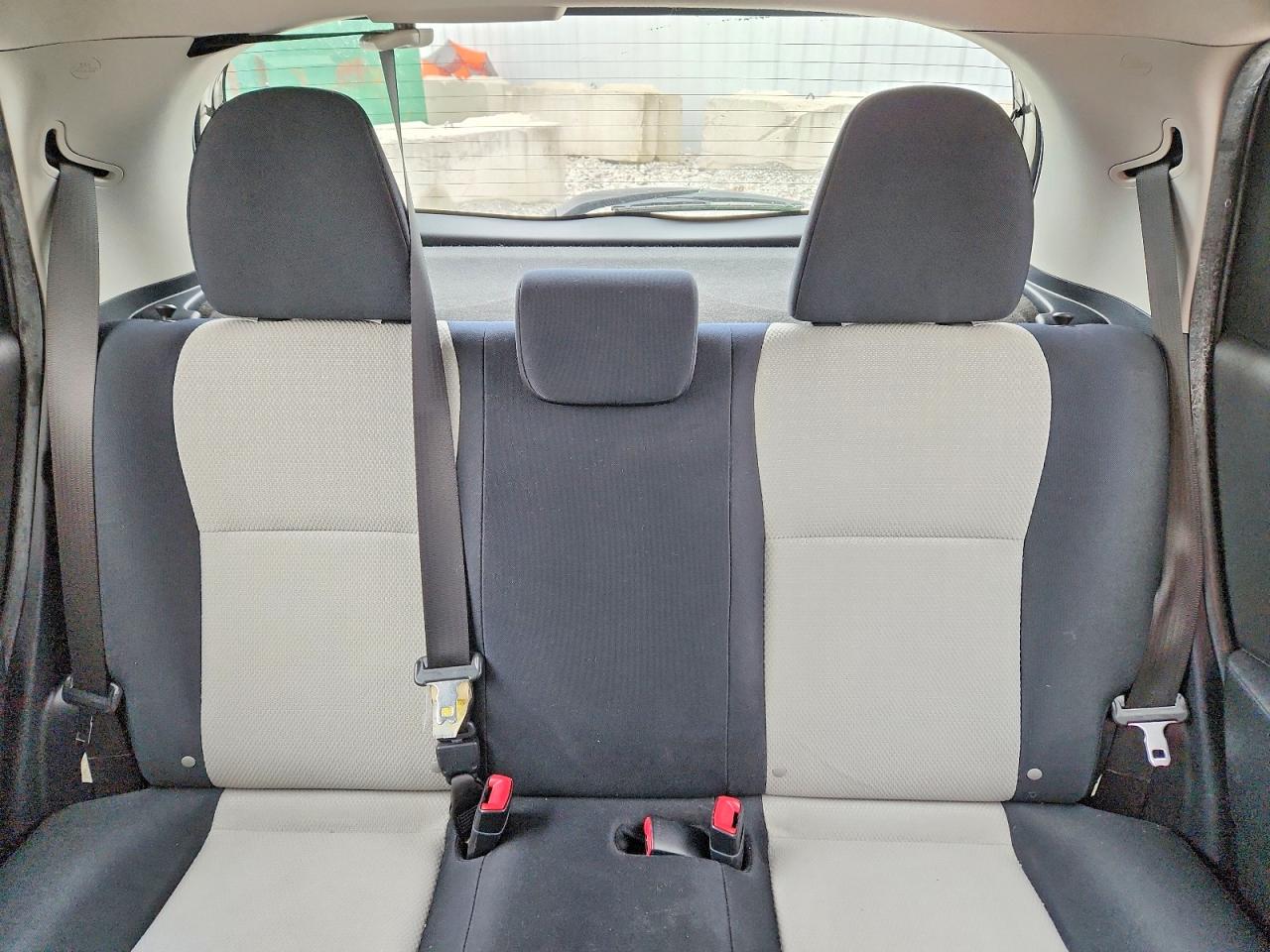 2012 TOYOTA YARIS 5-DOOR L photo 19