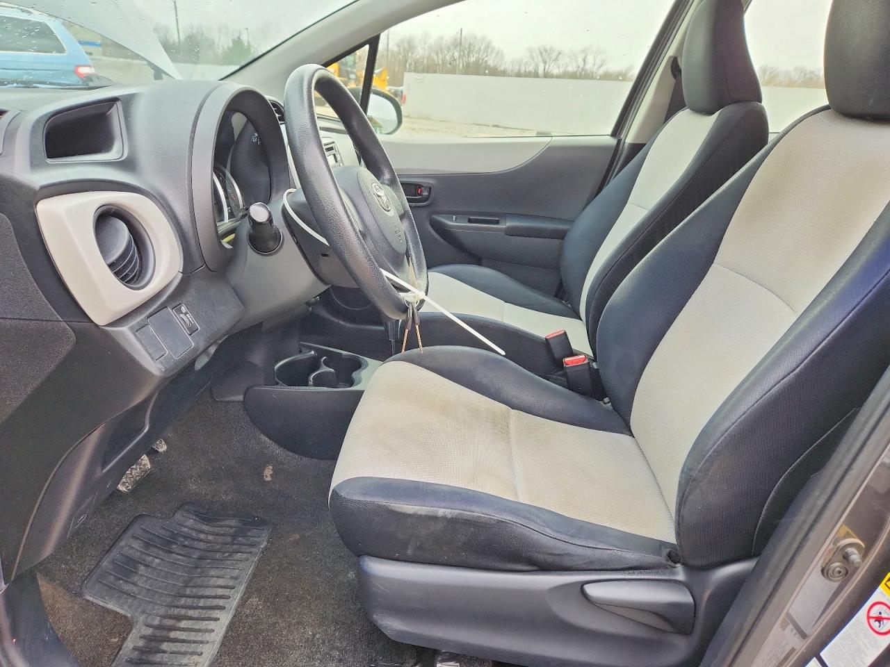 2012 TOYOTA YARIS 5-DOOR L photo 13