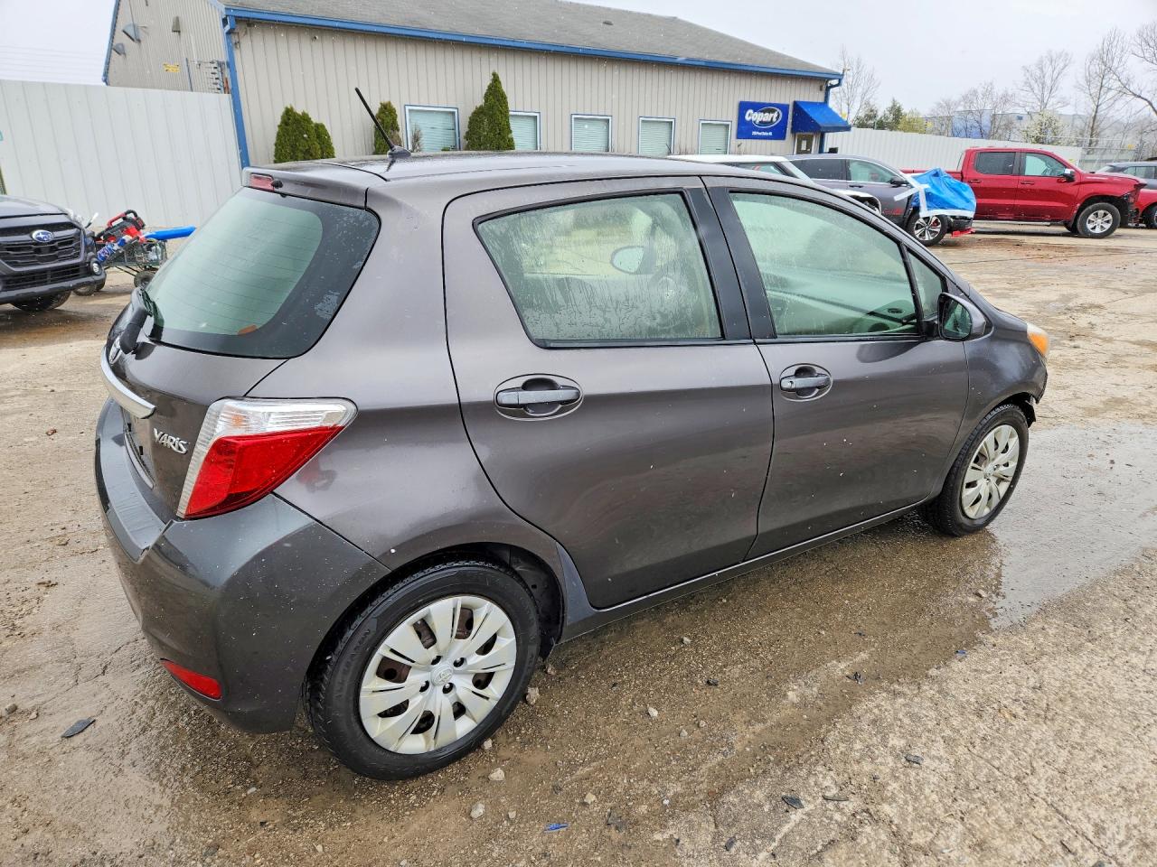 2012 TOYOTA YARIS 5-DOOR L photo 5