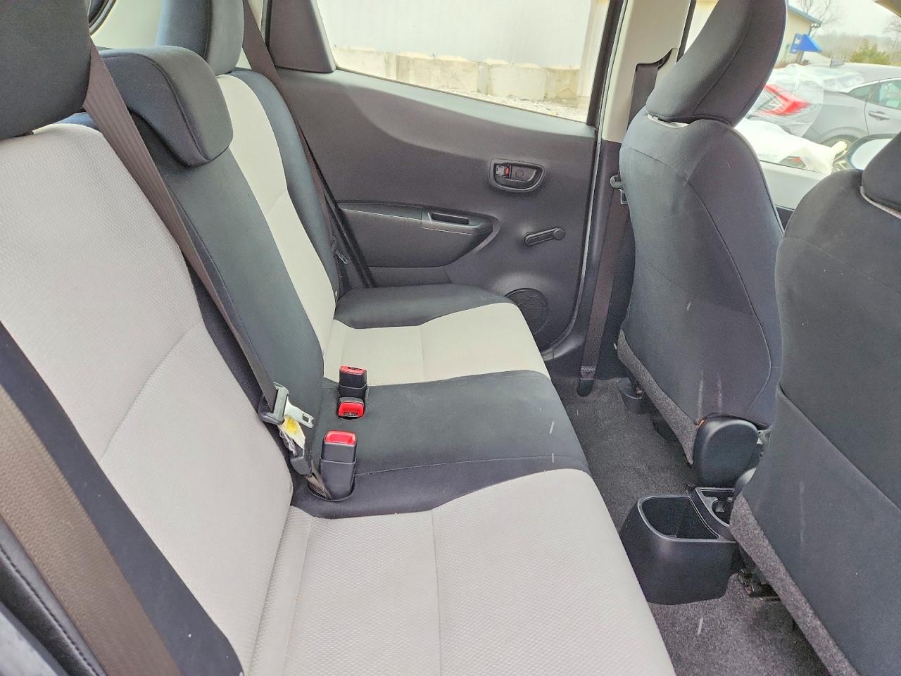 2012 TOYOTA YARIS 5-DOOR L photo 21