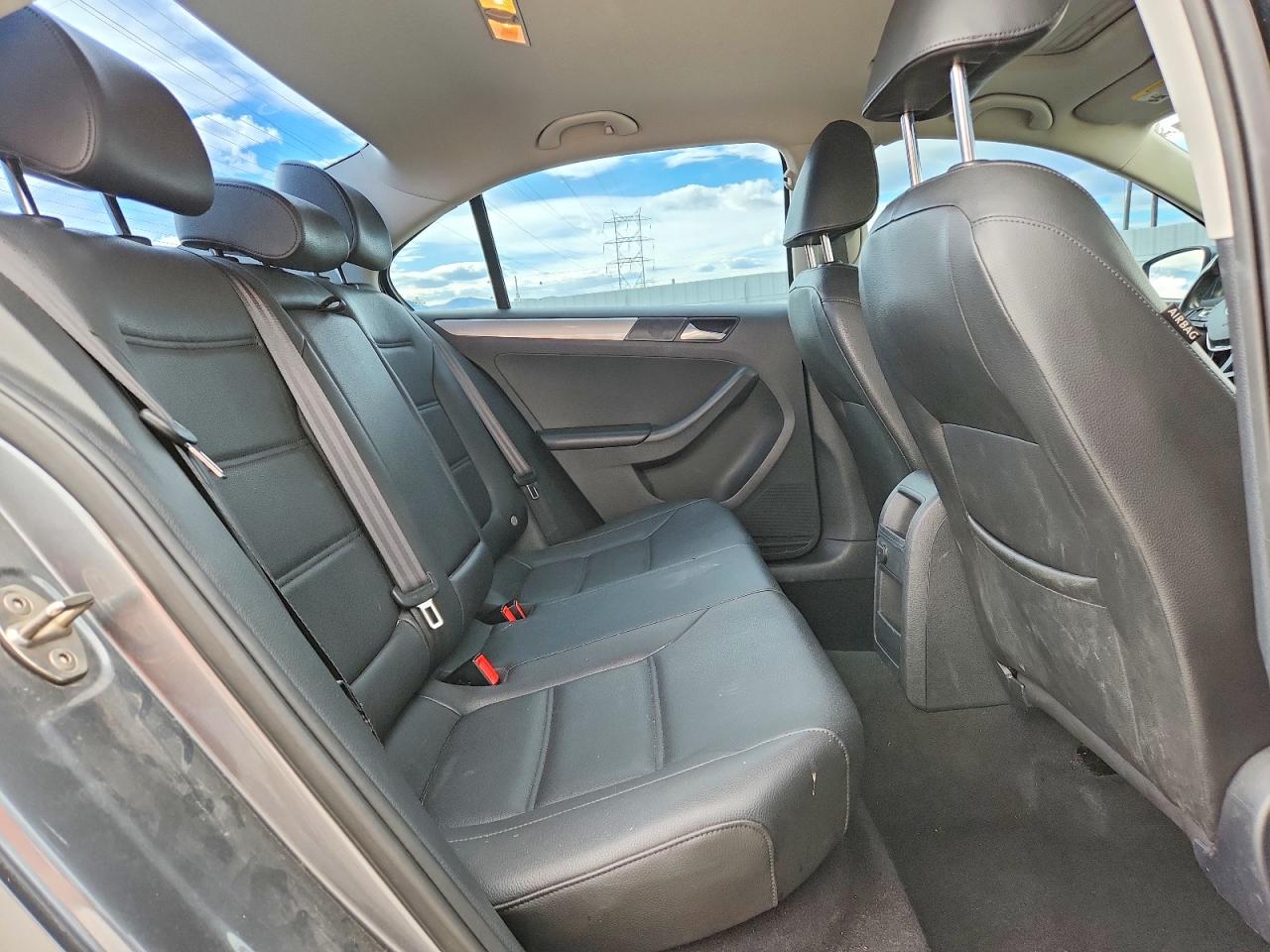 2017 VOLKSWAGEN JETTA SE photo 10